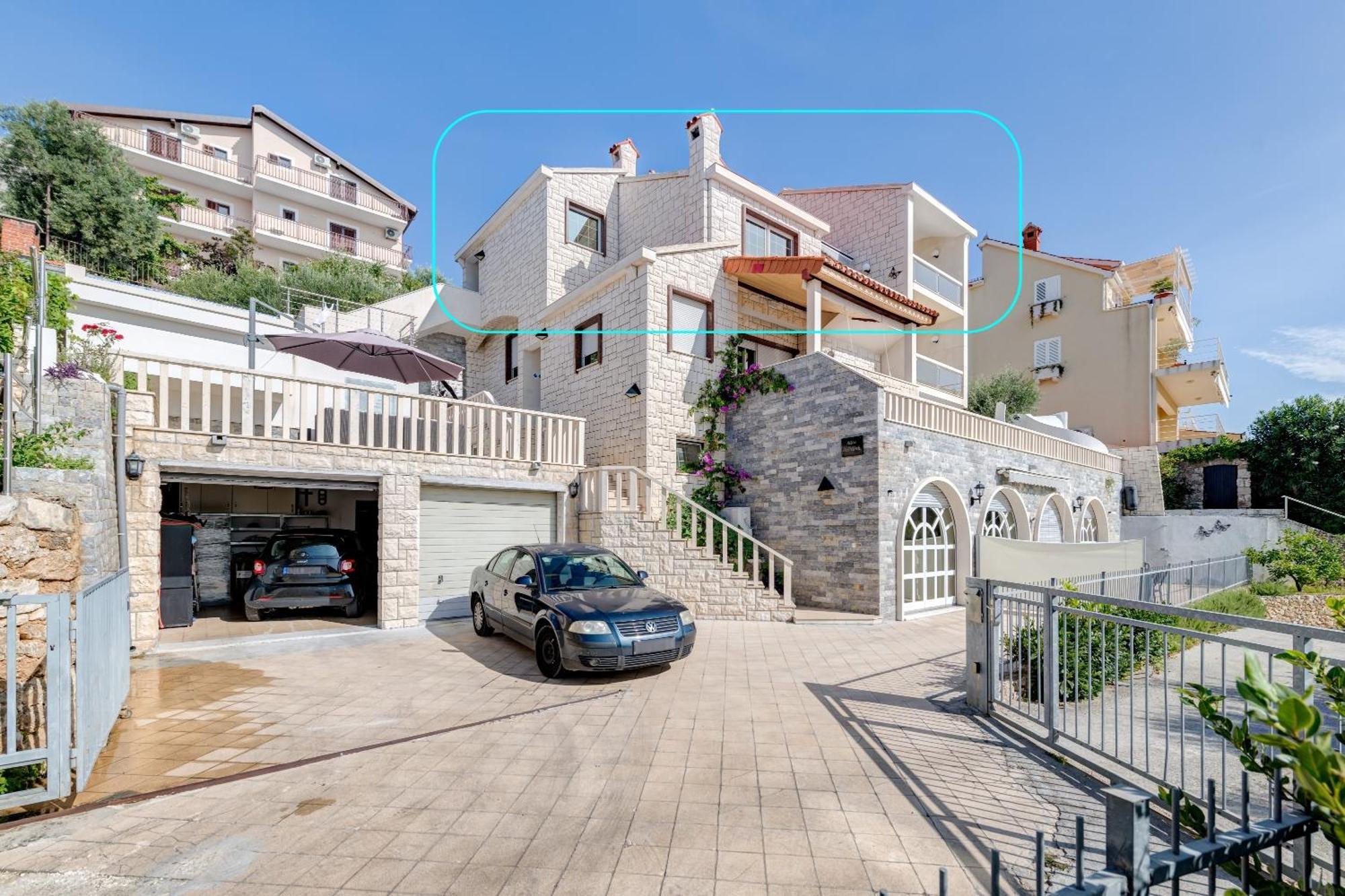Apartments With Pool Vrdoljak Омиш Экстерьер фото