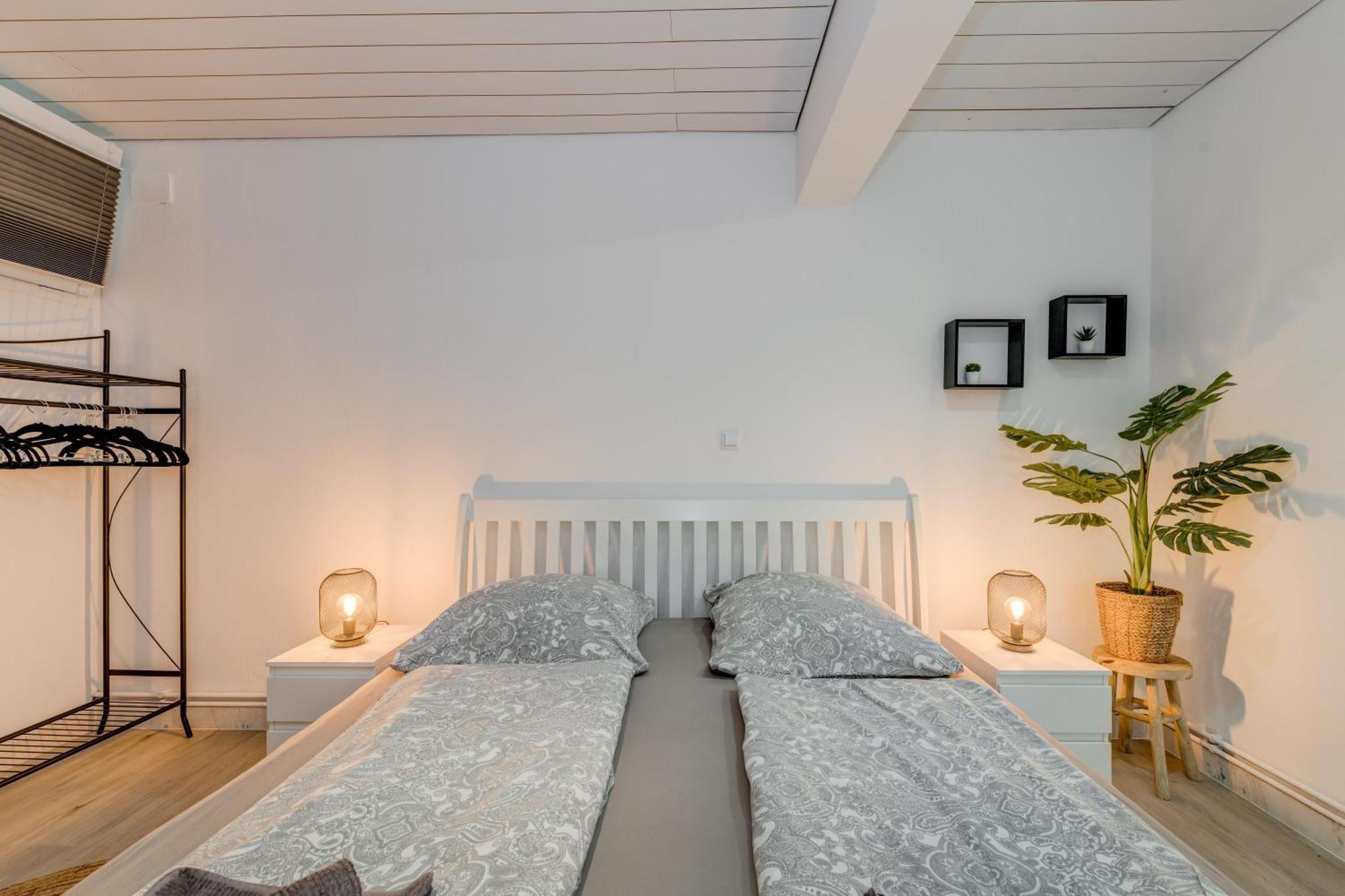 Apartments With Pool Vrdoljak Омиш Номер фото