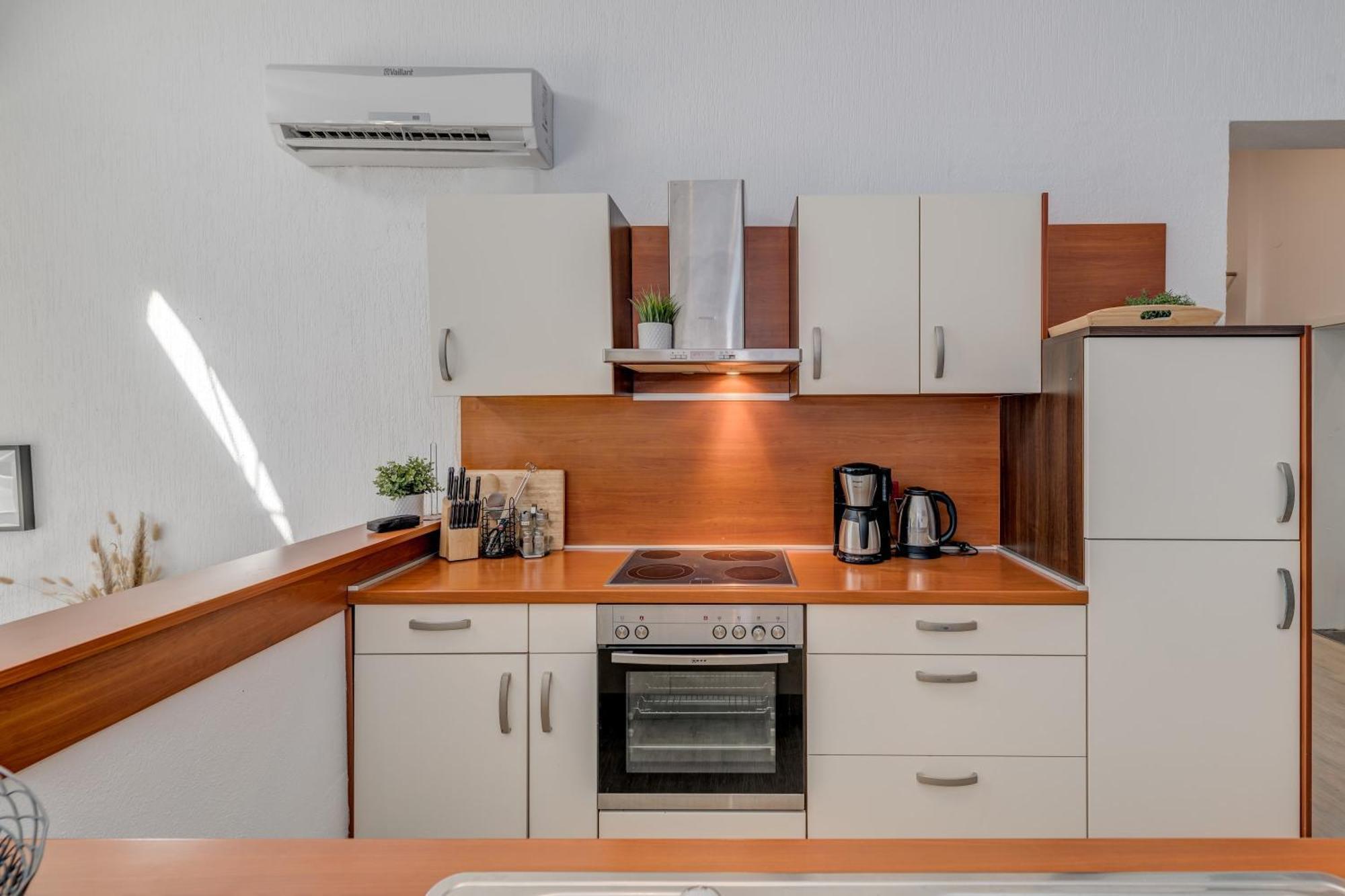 Apartments With Pool Vrdoljak Омиш Номер фото