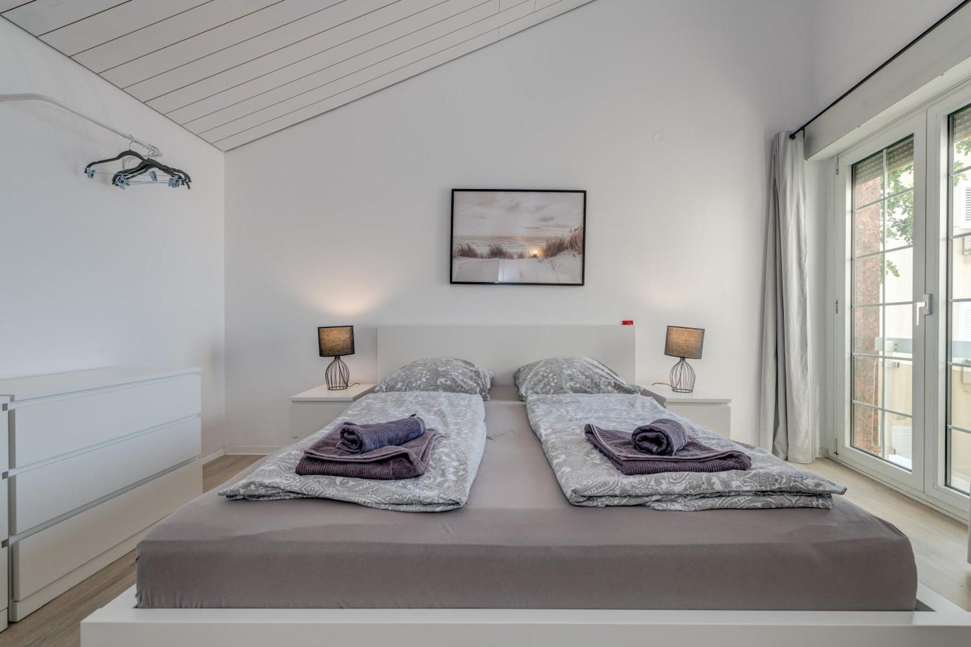 Apartments With Pool Vrdoljak Омиш Номер фото