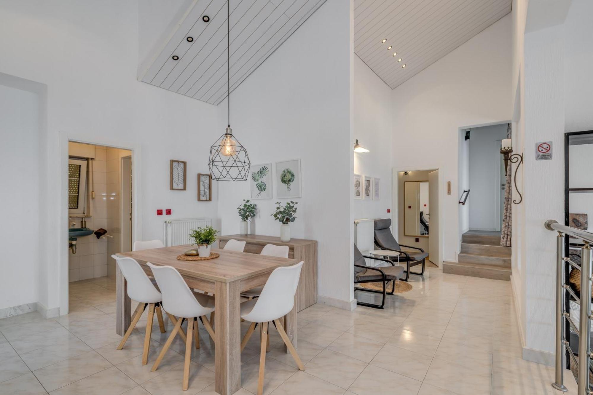 Apartments With Pool Vrdoljak Омиш Номер фото