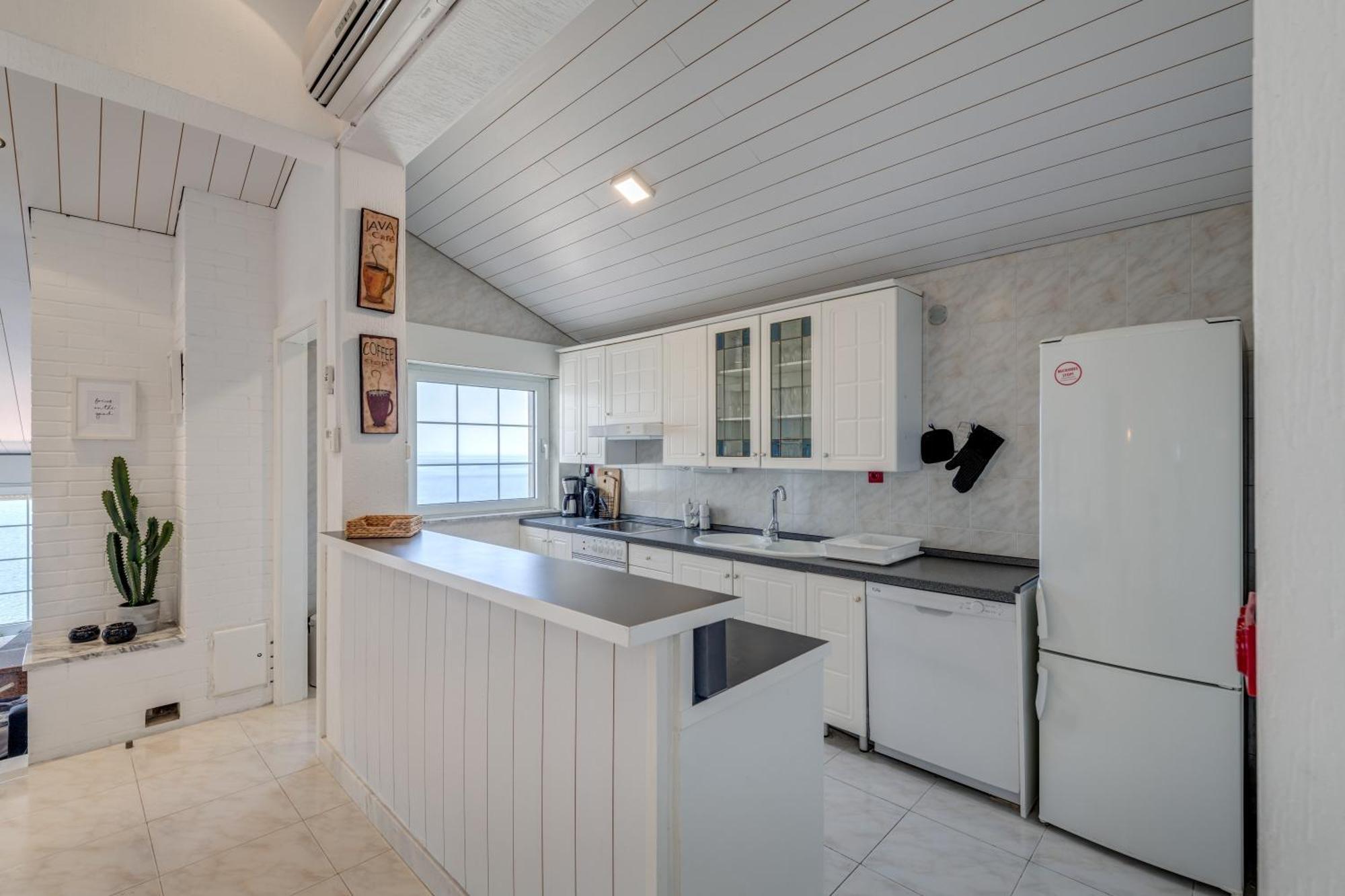 Apartments With Pool Vrdoljak Омиш Номер фото
