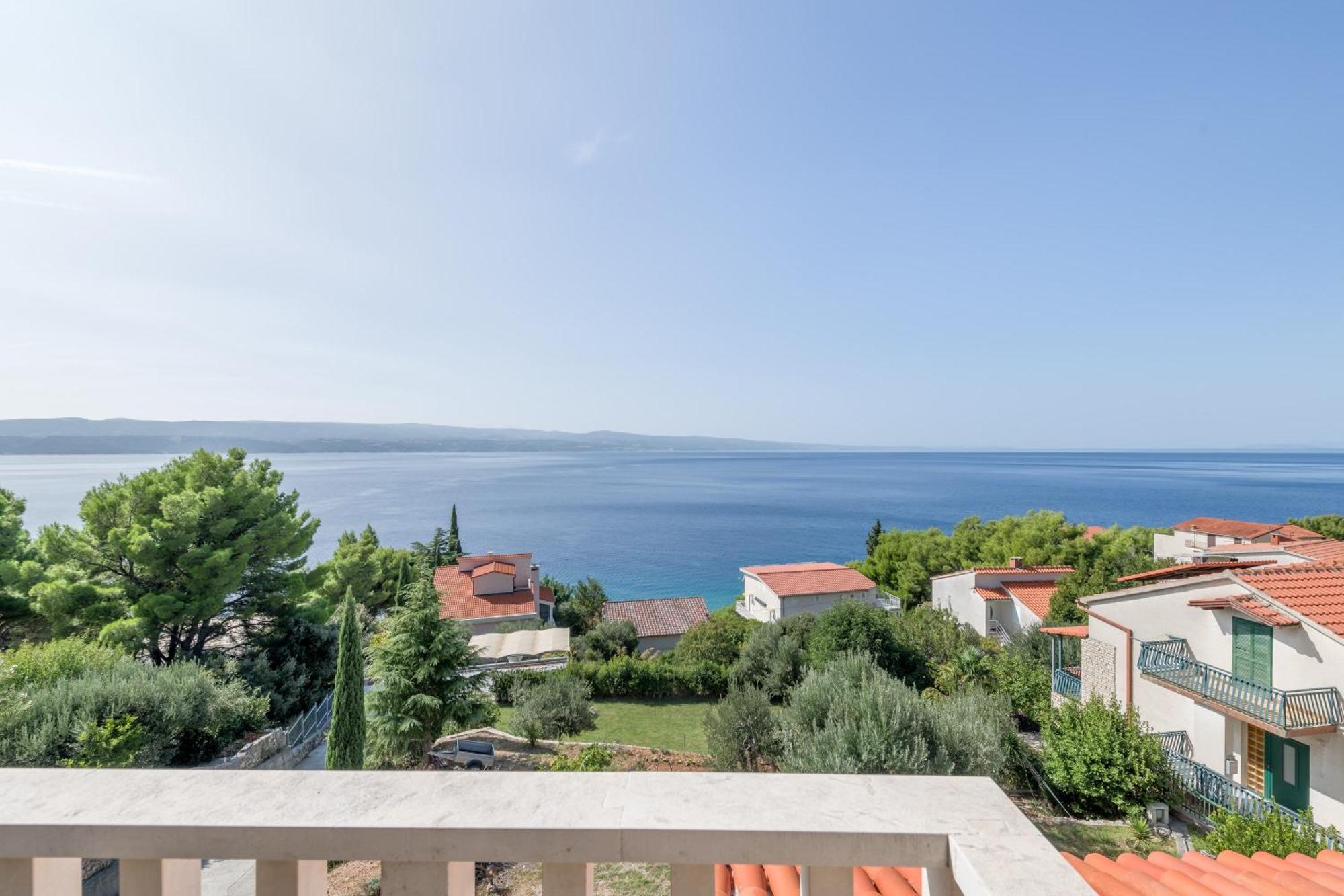 Apartments With Pool Vrdoljak Омиш Номер фото