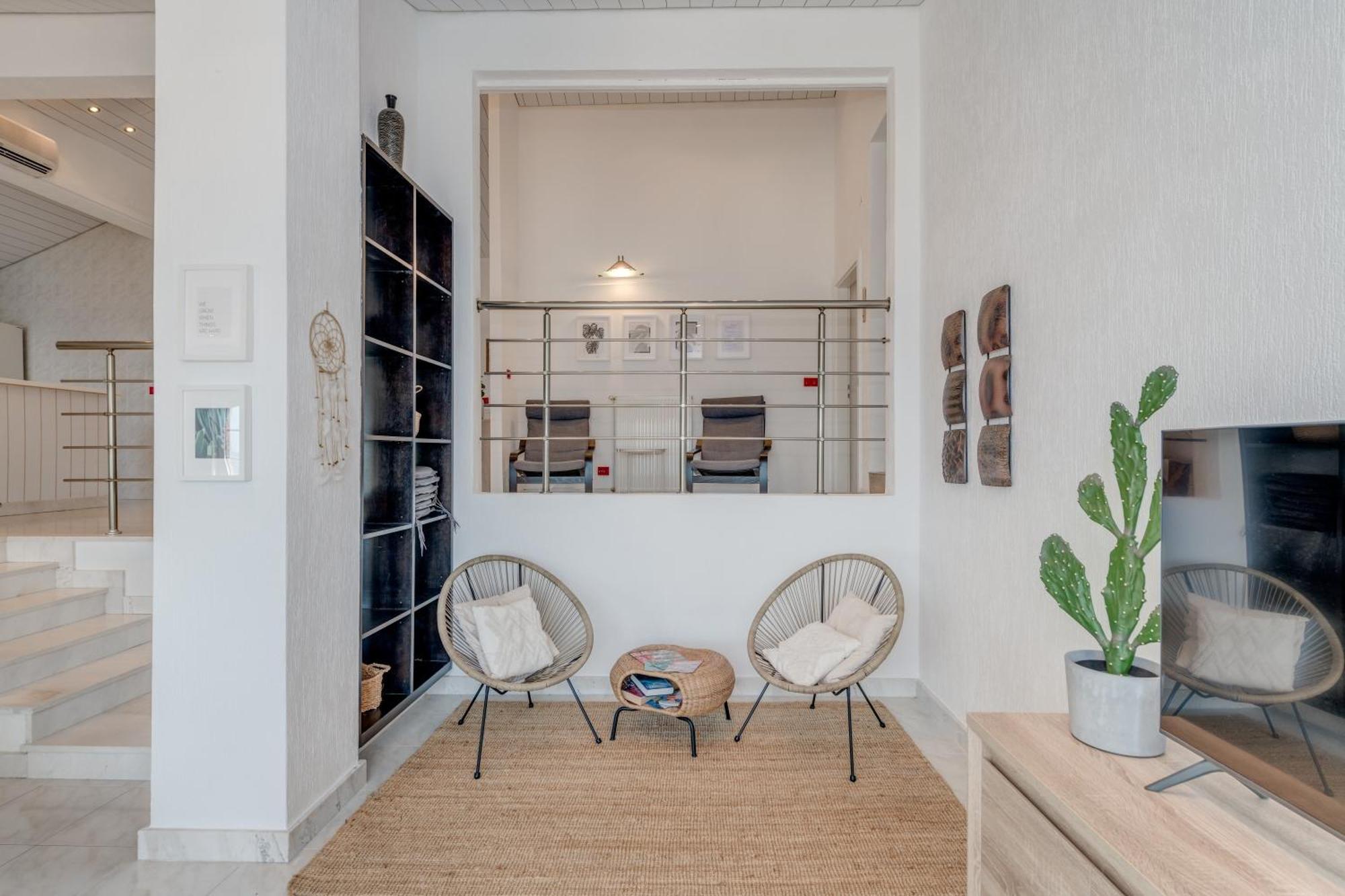 Apartments With Pool Vrdoljak Омиш Номер фото