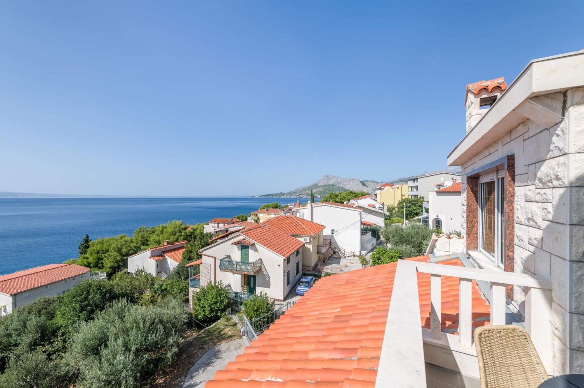 Apartments With Pool Vrdoljak Омиш Номер фото